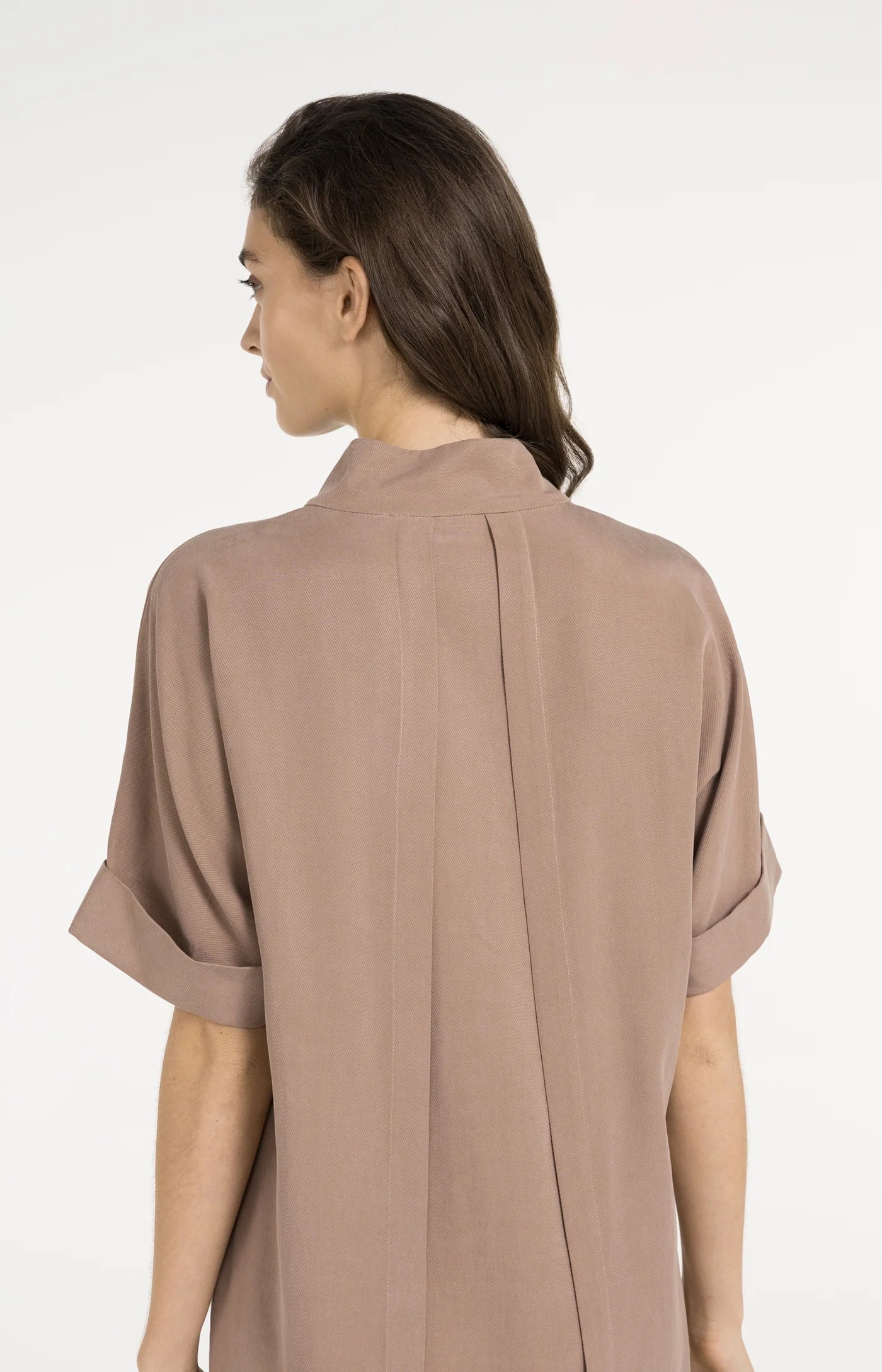 Yaya Woman dress with short sleeves and stand up collar.