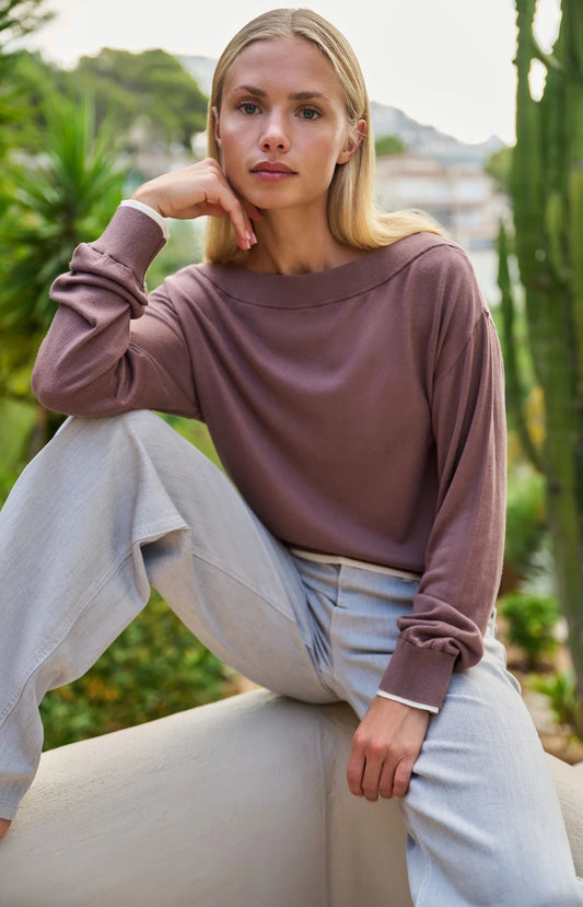 Fine knit sweater with boat neckline and long sleeves